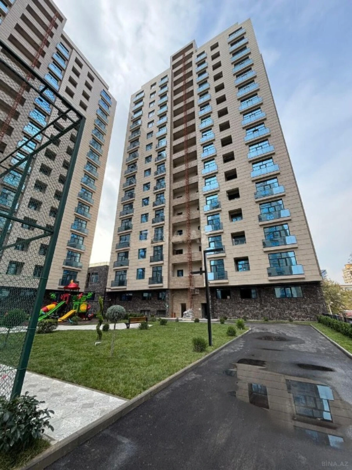 Satılır 4 otaqlı mənzil 150 m²