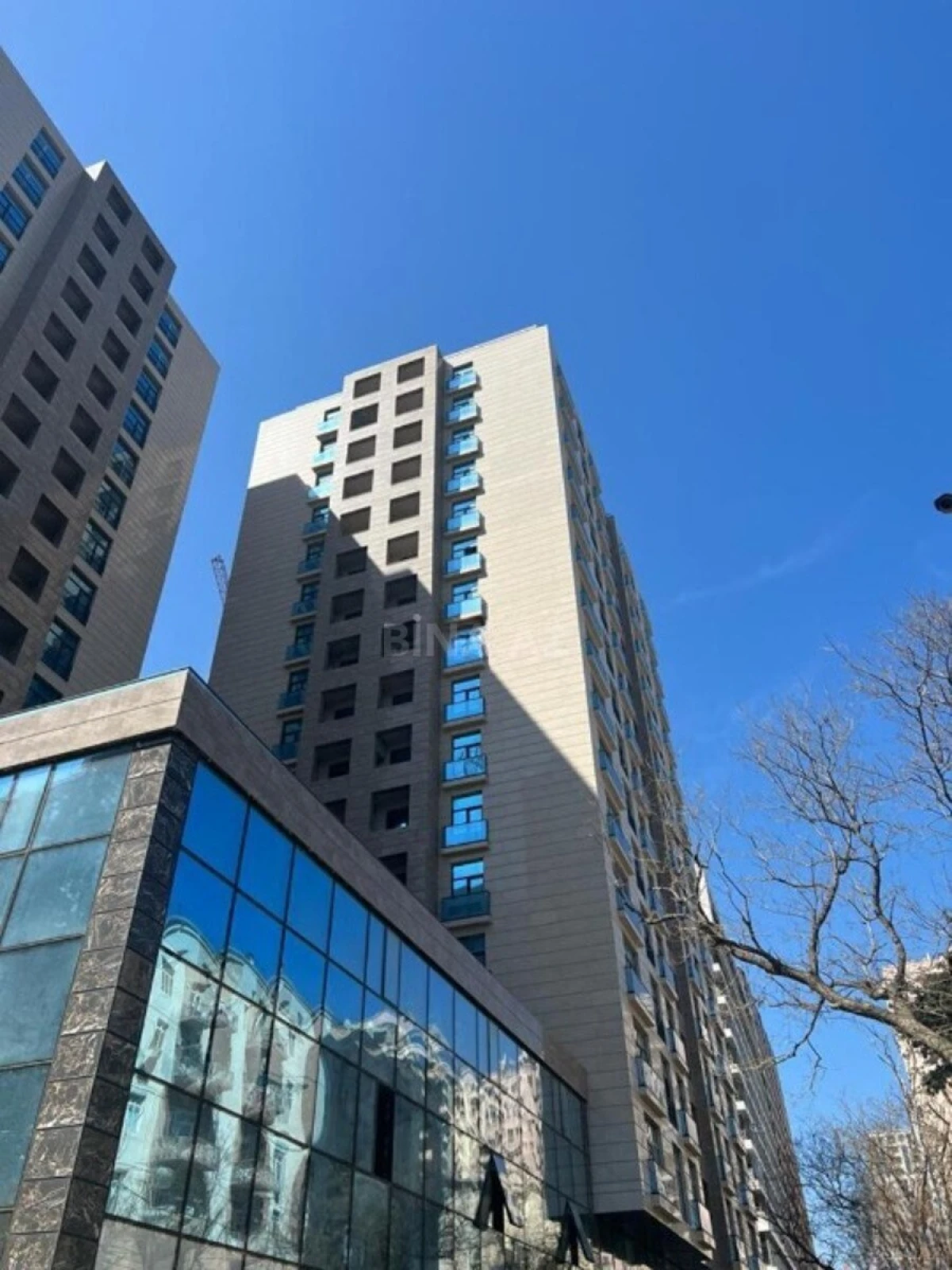 Satılır 4 otaqlı mənzil 150 m²