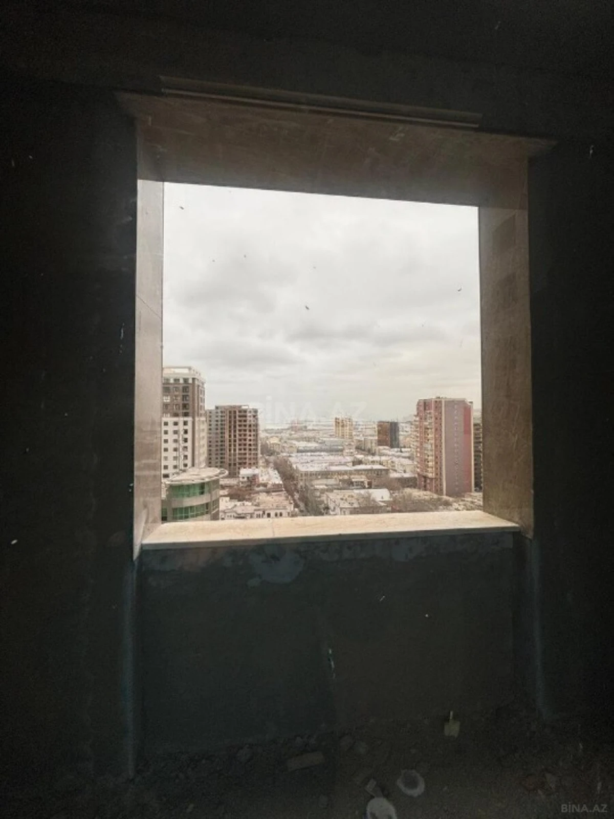 Satılır 4 otaqlı mənzil 150 m²
