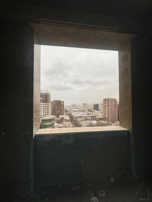 Satılır 4 otaqlı mənzil 150 m²
