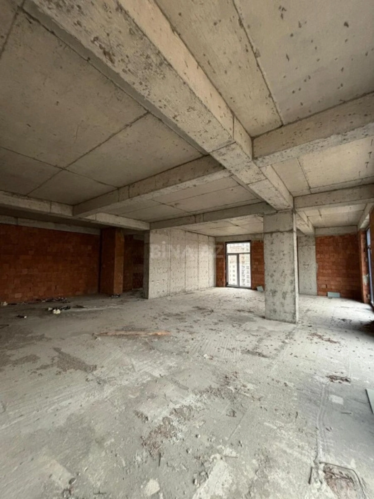 Satılır 4 otaqlı mənzil 150 m²