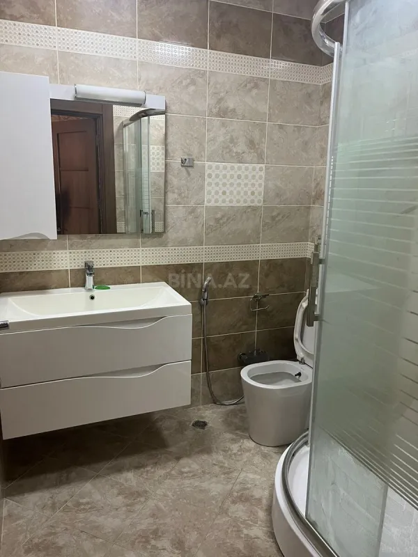 Satılır 4 otaqlı mənzil 175 m²