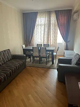 Satılır 4 otaqlı mənzil 175 m²