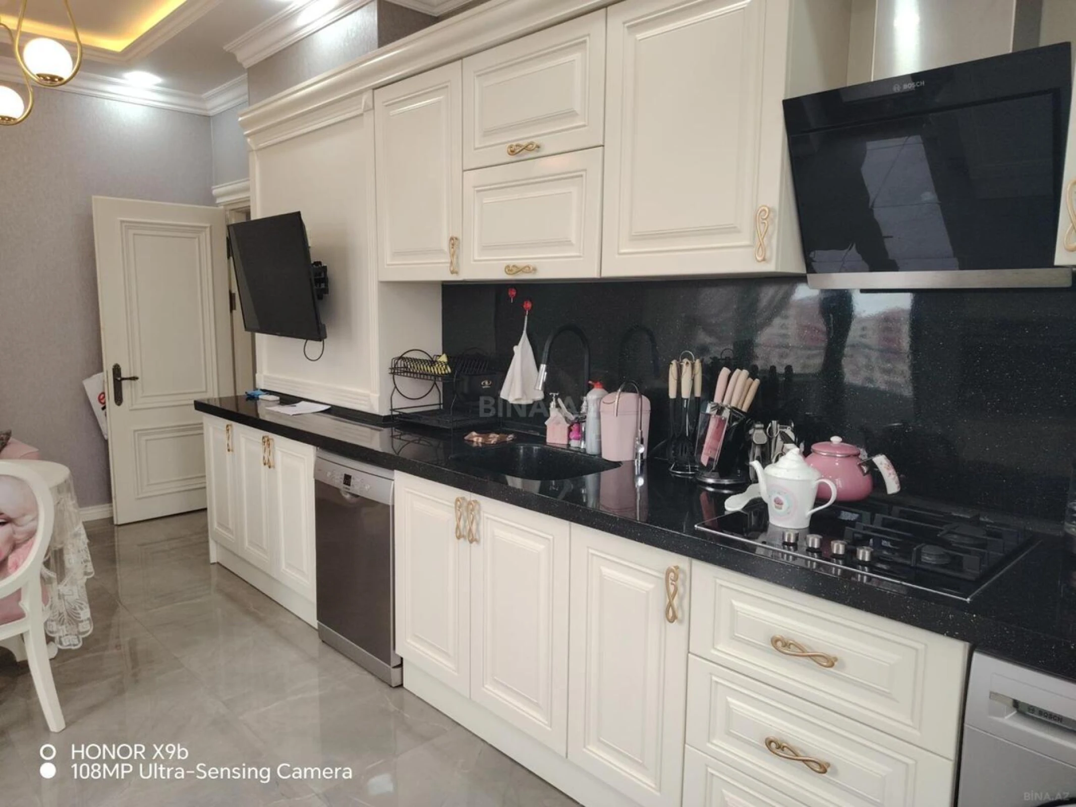 Kirayə verilir 2 otaqlı mənzil 125 m²