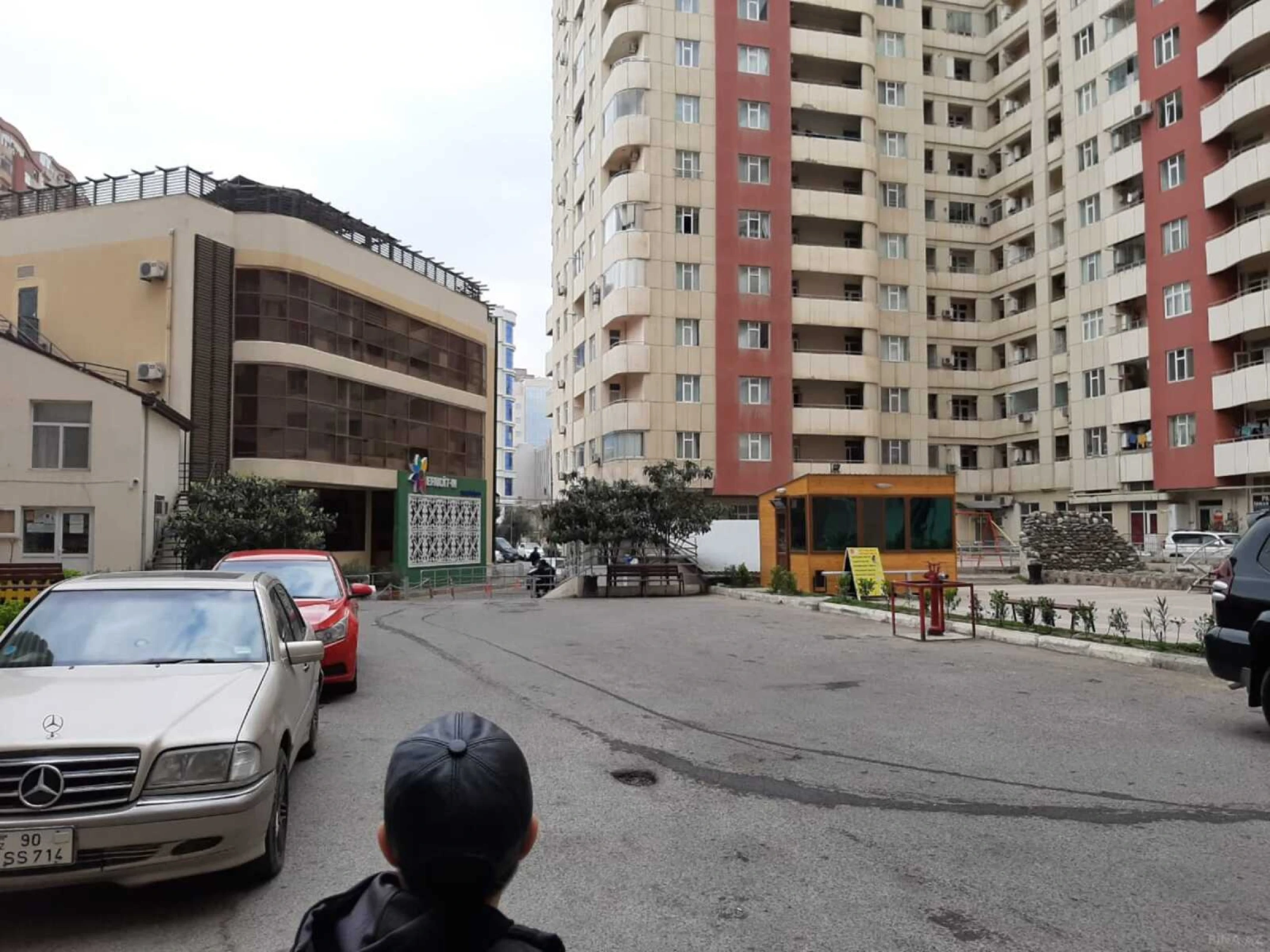 Kirayə verilir 2 otaqlı mənzil 100 m²