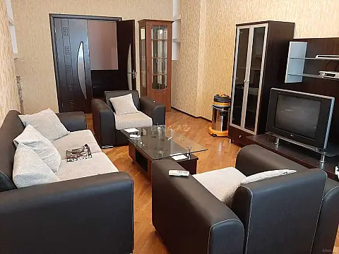 Kirayə verilir 2 otaqlı mənzil 100 m²