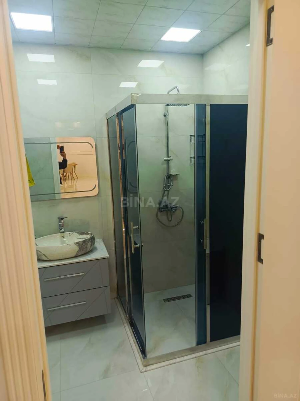 Kirayə verilir 4 otaqlı mənzil 230 m²