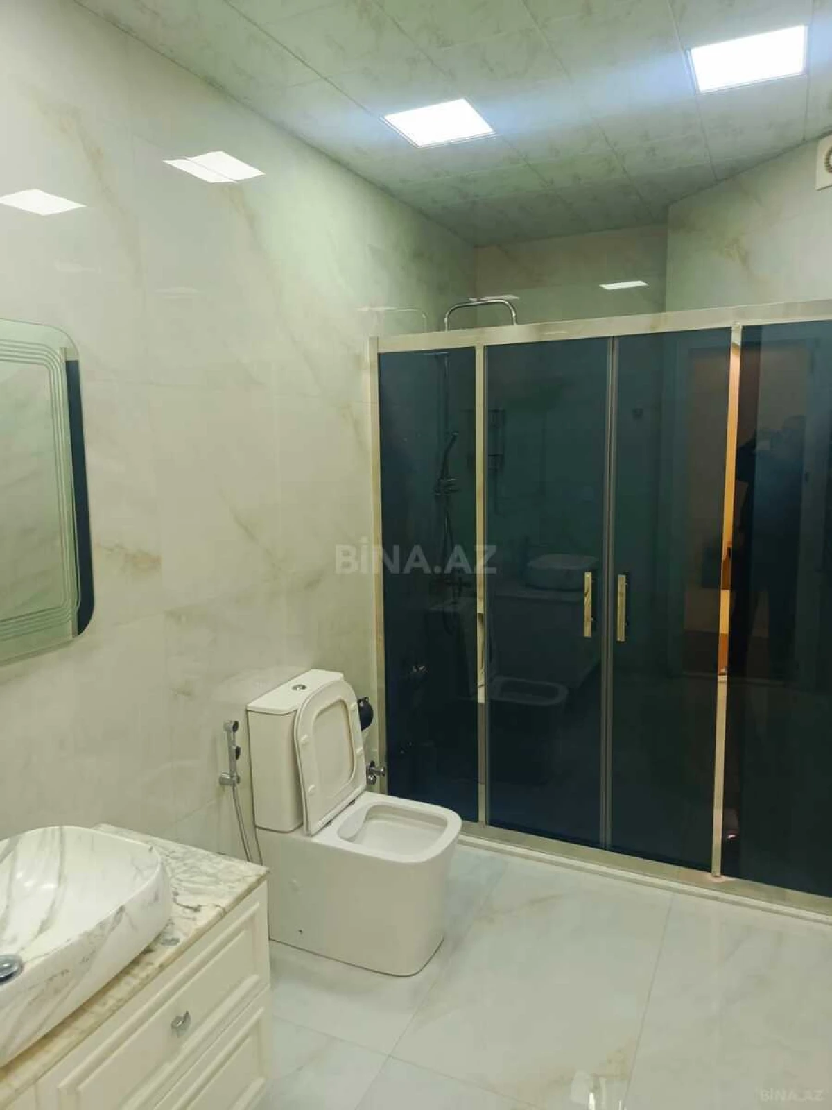 Kirayə verilir 4 otaqlı mənzil 230 m²