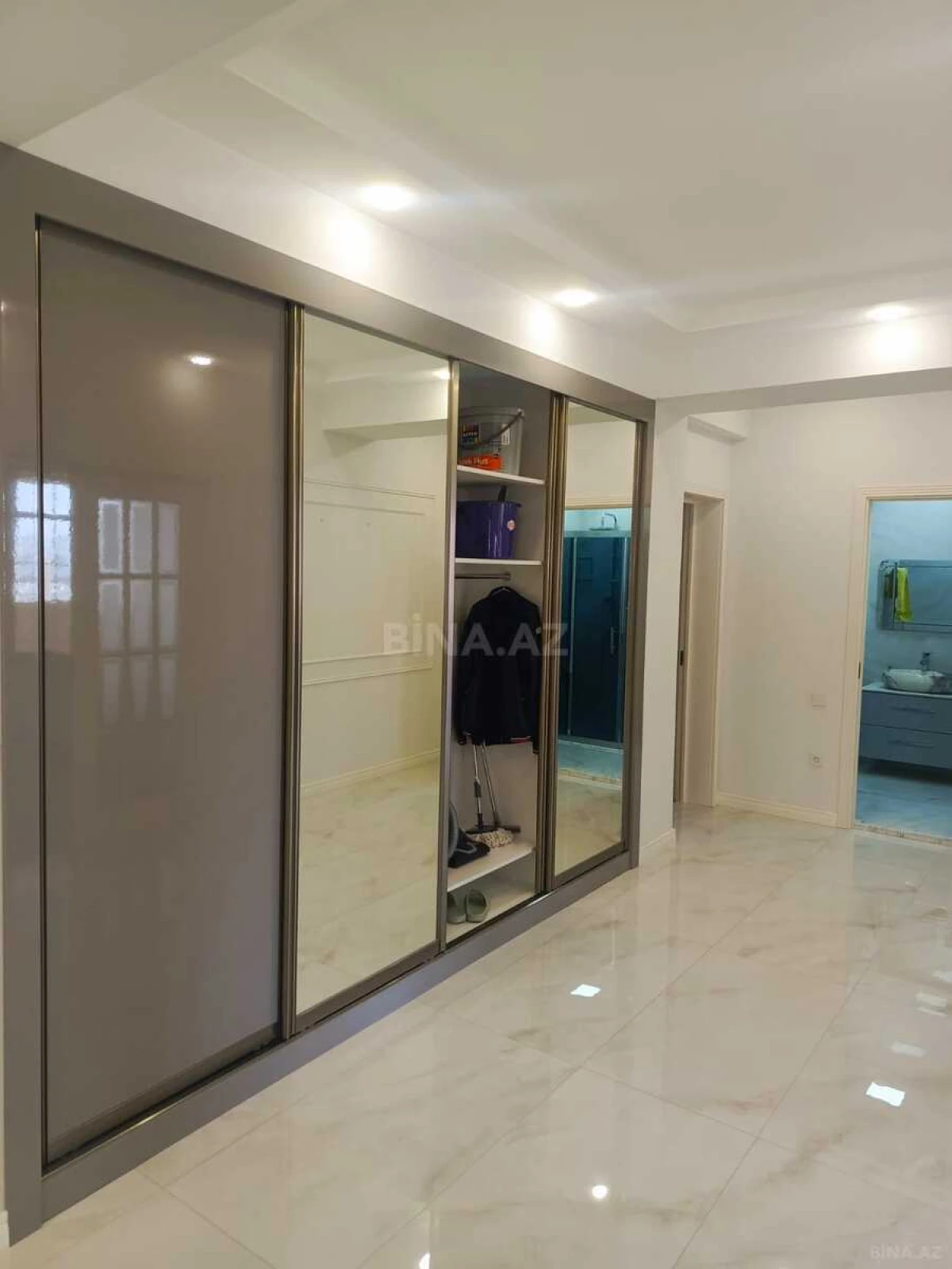 Kirayə verilir 4 otaqlı mənzil 230 m²
