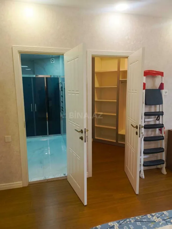Kirayə verilir 4 otaqlı mənzil 230 m²
