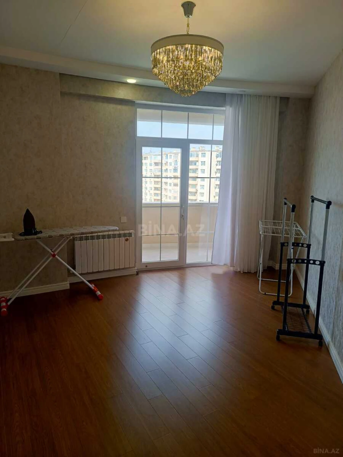 Kirayə verilir 4 otaqlı mənzil 230 m²