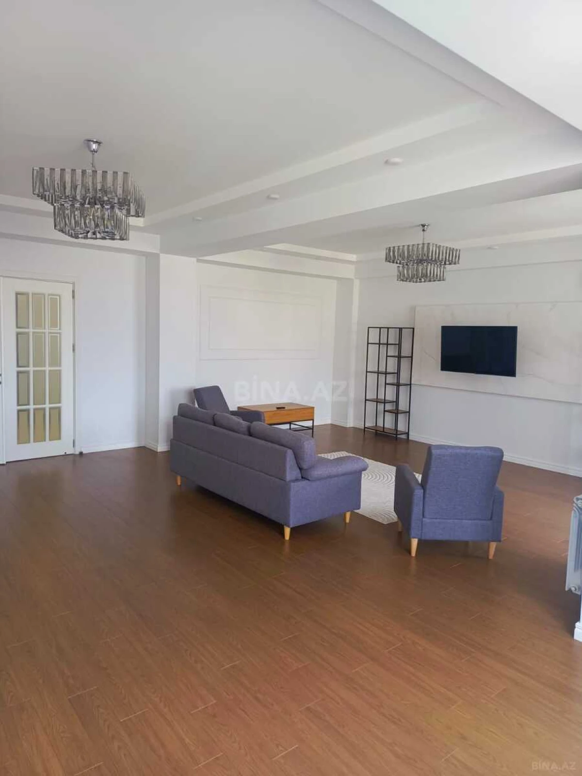 Kirayə verilir 4 otaqlı mənzil 230 m²