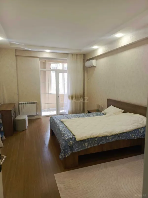 Kirayə verilir 4 otaqlı mənzil 230 m²
