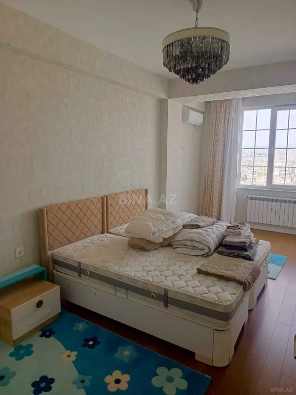 Kirayə verilir 4 otaqlı mənzil 230 m²