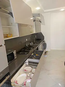 Kirayə verilir 4 otaqlı mənzil 230 m²