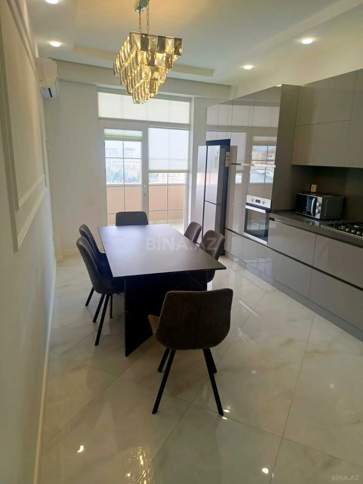 Kirayə verilir 4 otaqlı mənzil 230 m²