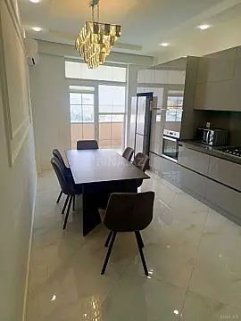 Kirayə verilir 4 otaqlı mənzil 230 m²