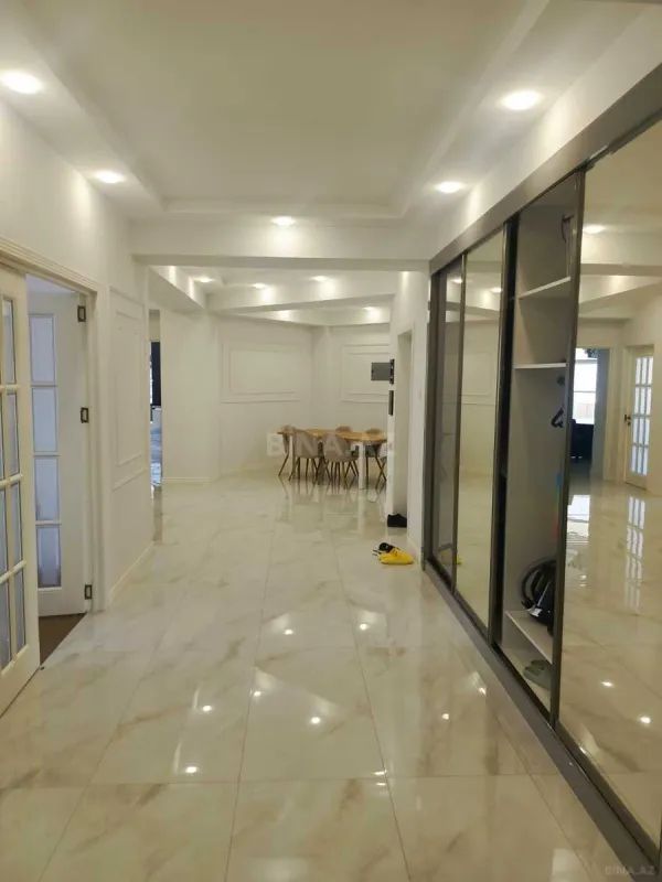 Kirayə verilir 4 otaqlı mənzil 230 m²