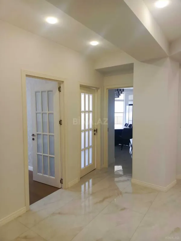 Kirayə verilir 4 otaqlı mənzil 230 m²