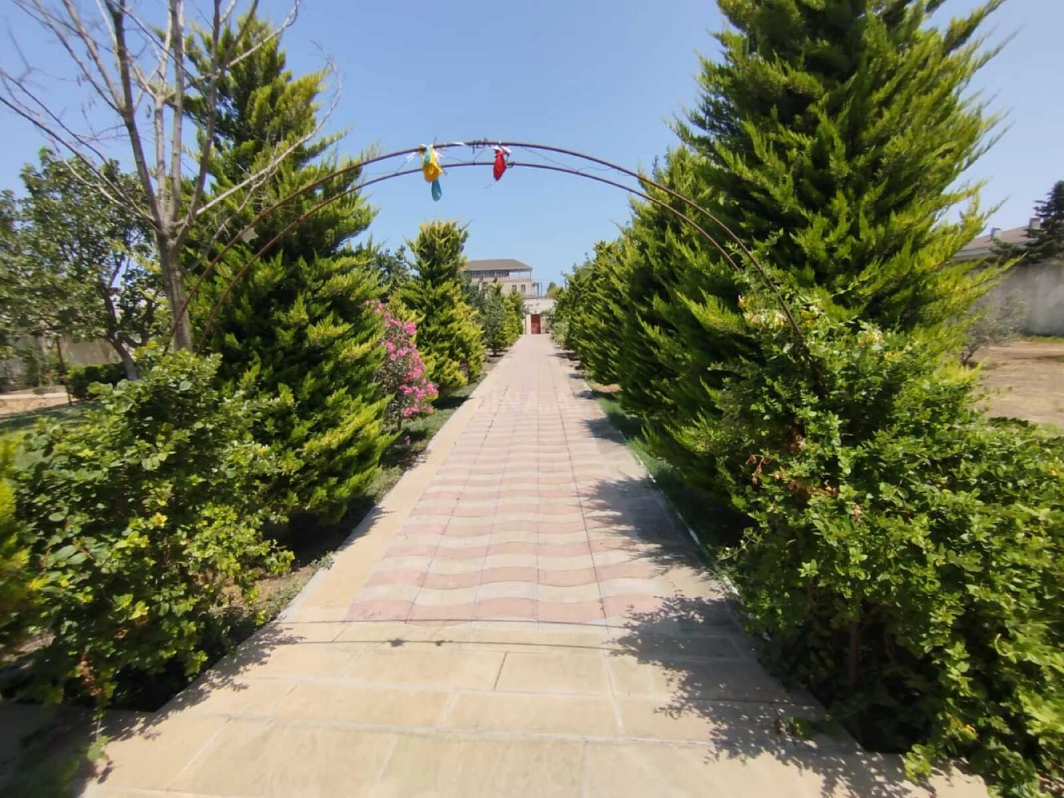 Kirayə verilir 6 otaqlı həyət evi 550 m²