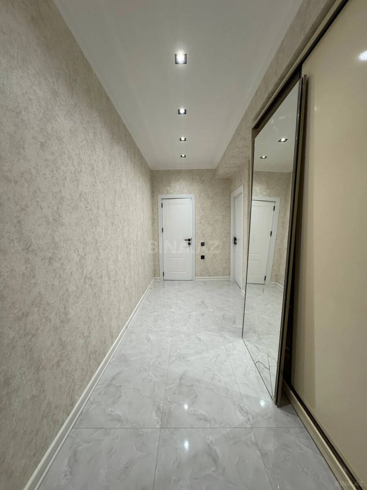 Satılır 2 otaqlı mənzil 55 m²