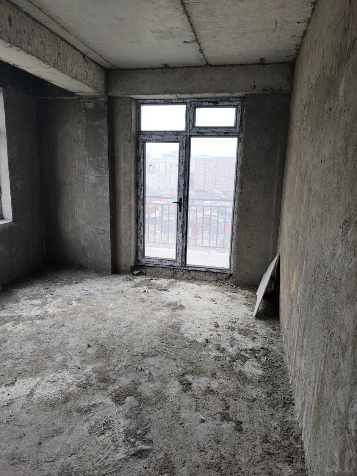 Satılır 3 otaqlı mənzil 110 m²