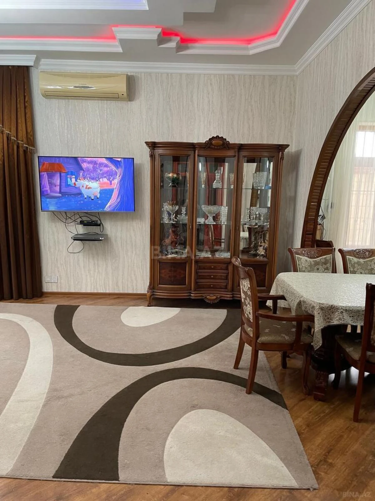 Kirayə verilir 6 otaqlı həyət evi 320 m²
