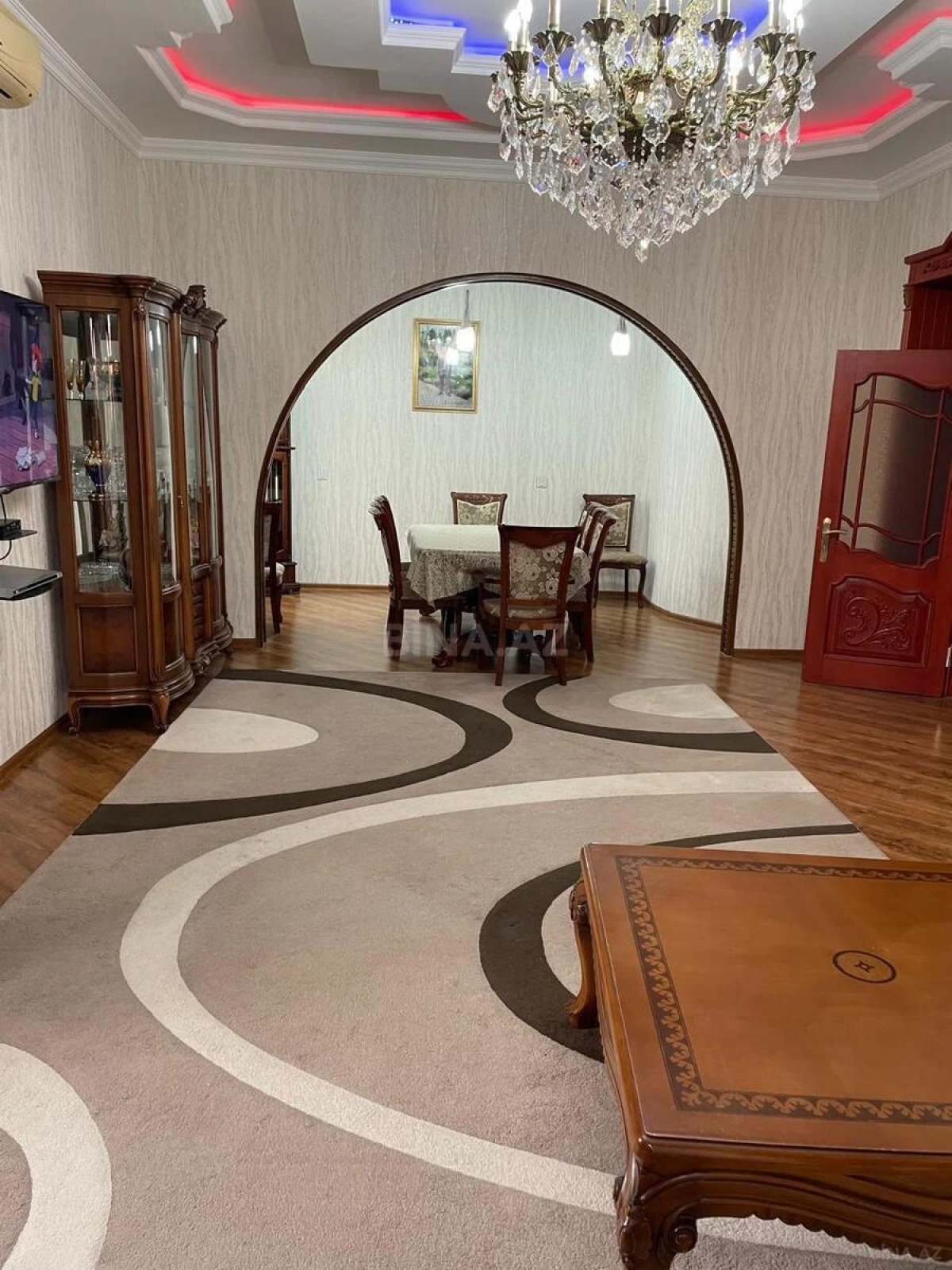 Kirayə verilir 6 otaqlı həyət evi 320 m²