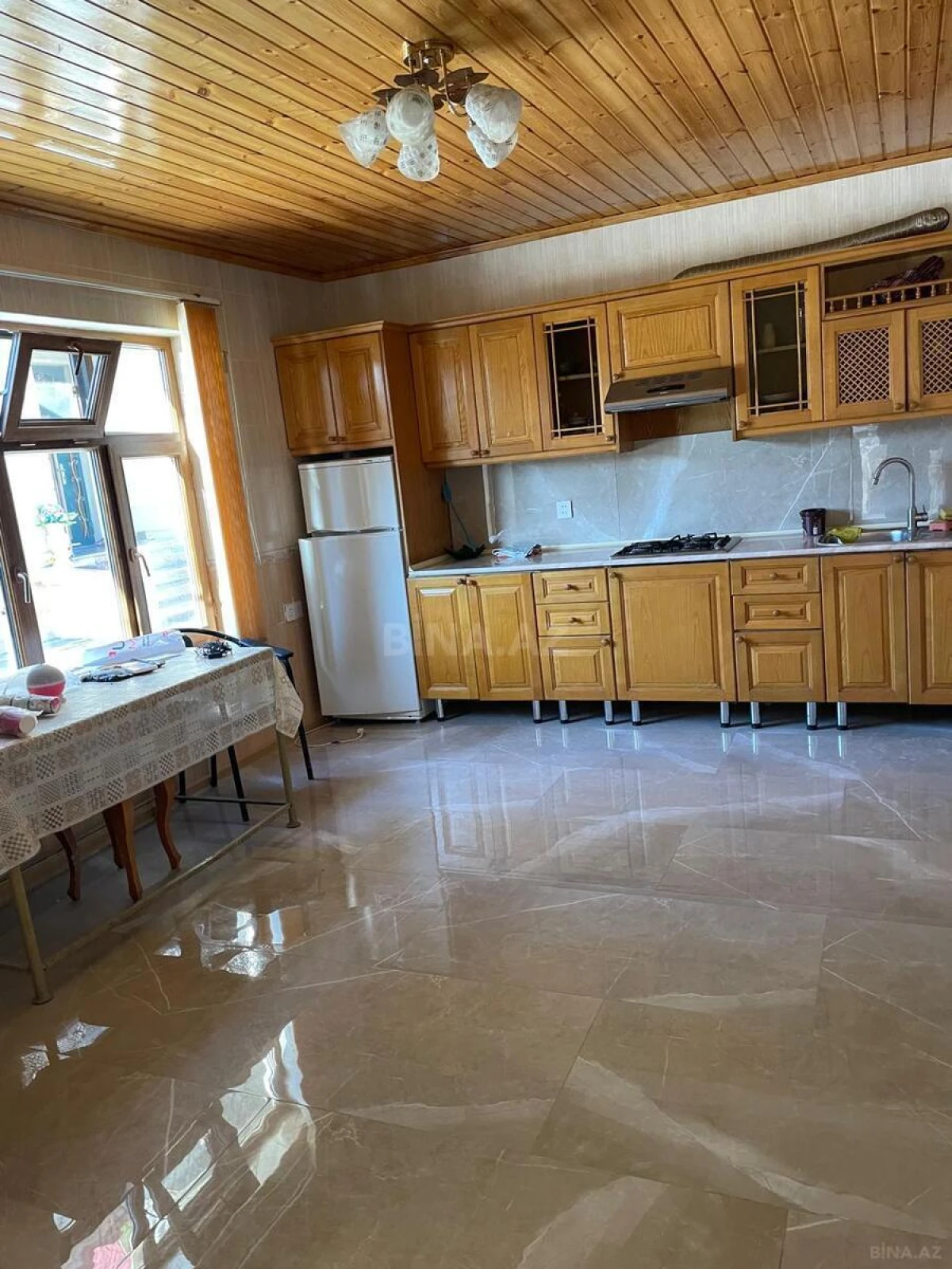 Kirayə verilir 6 otaqlı həyət evi 320 m²