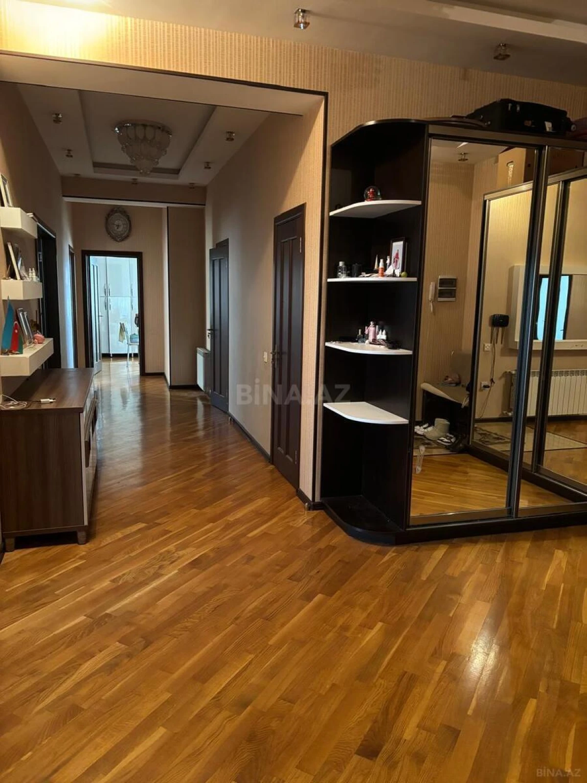 Satılır 4 otaqlı mənzil 150 m²