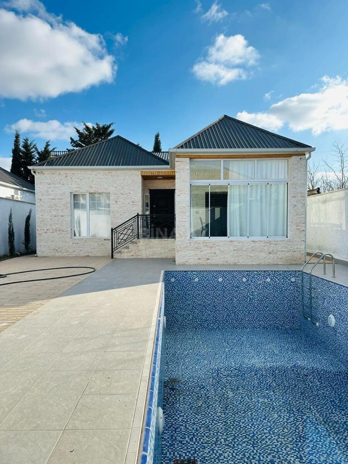 Kirayə verilir 4 otaqlı həyət evi 200 m²