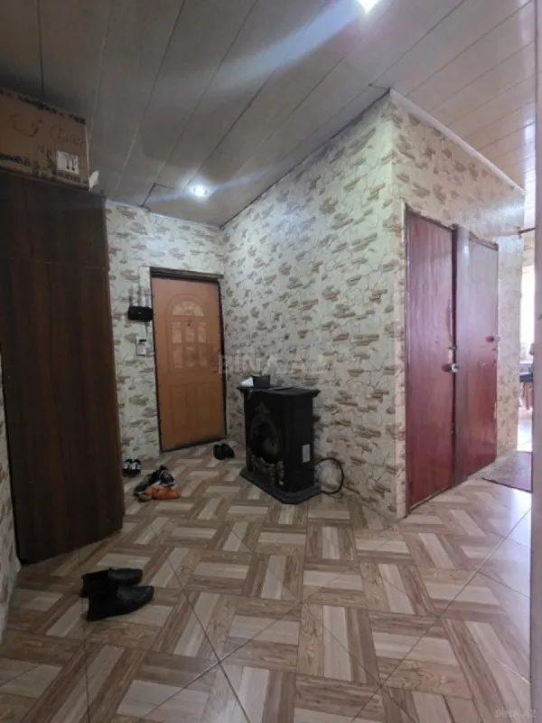 Satılır 5 otaqlı mənzil 100 m²
