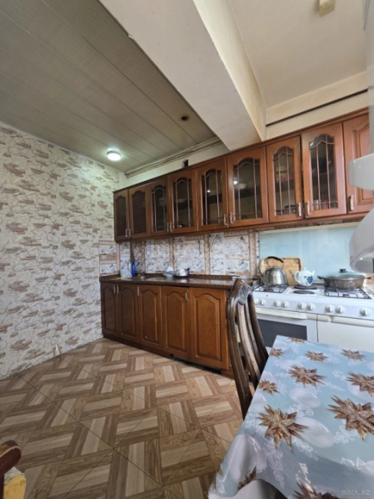 Satılır 5 otaqlı mənzil 100 m²