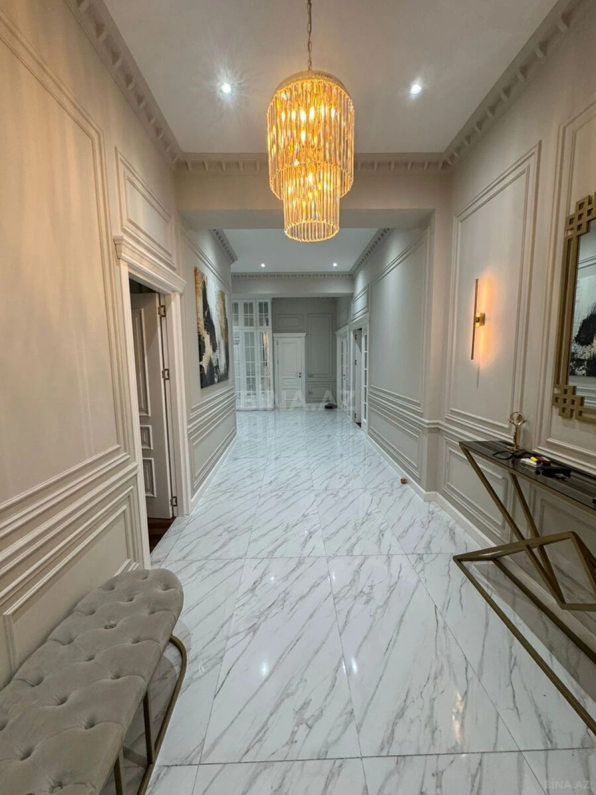 Satılır 4 otaqlı mənzil 255.5 m²