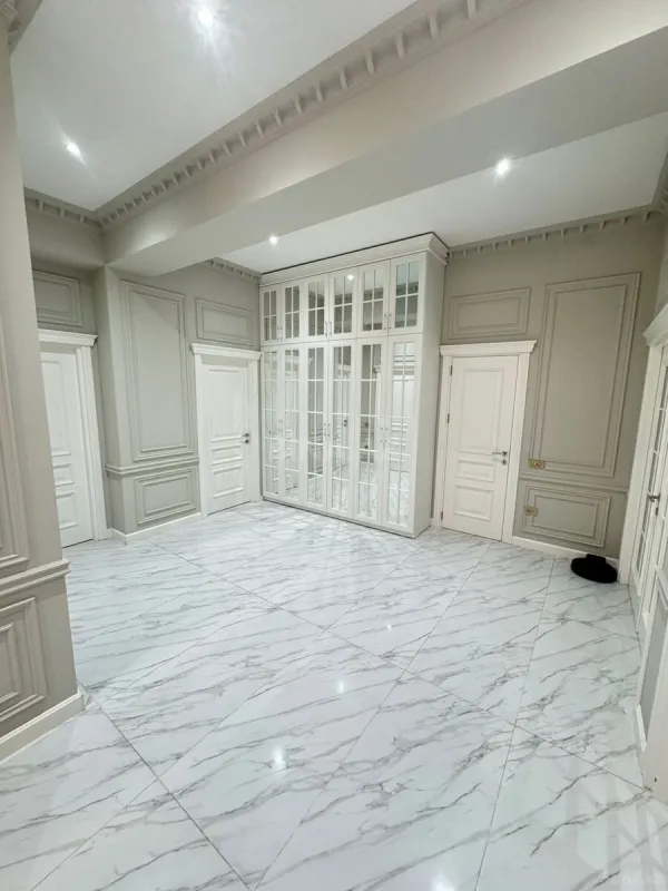Satılır 4 otaqlı mənzil 255.5 m²