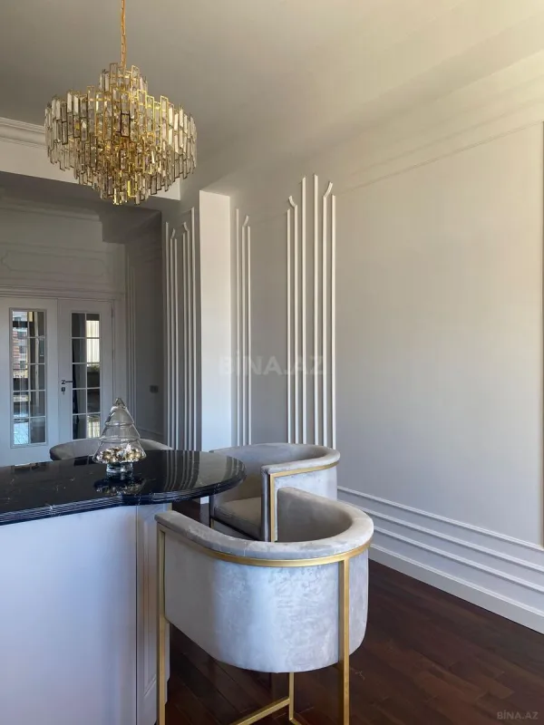 Satılır 4 otaqlı mənzil 255.5 m²