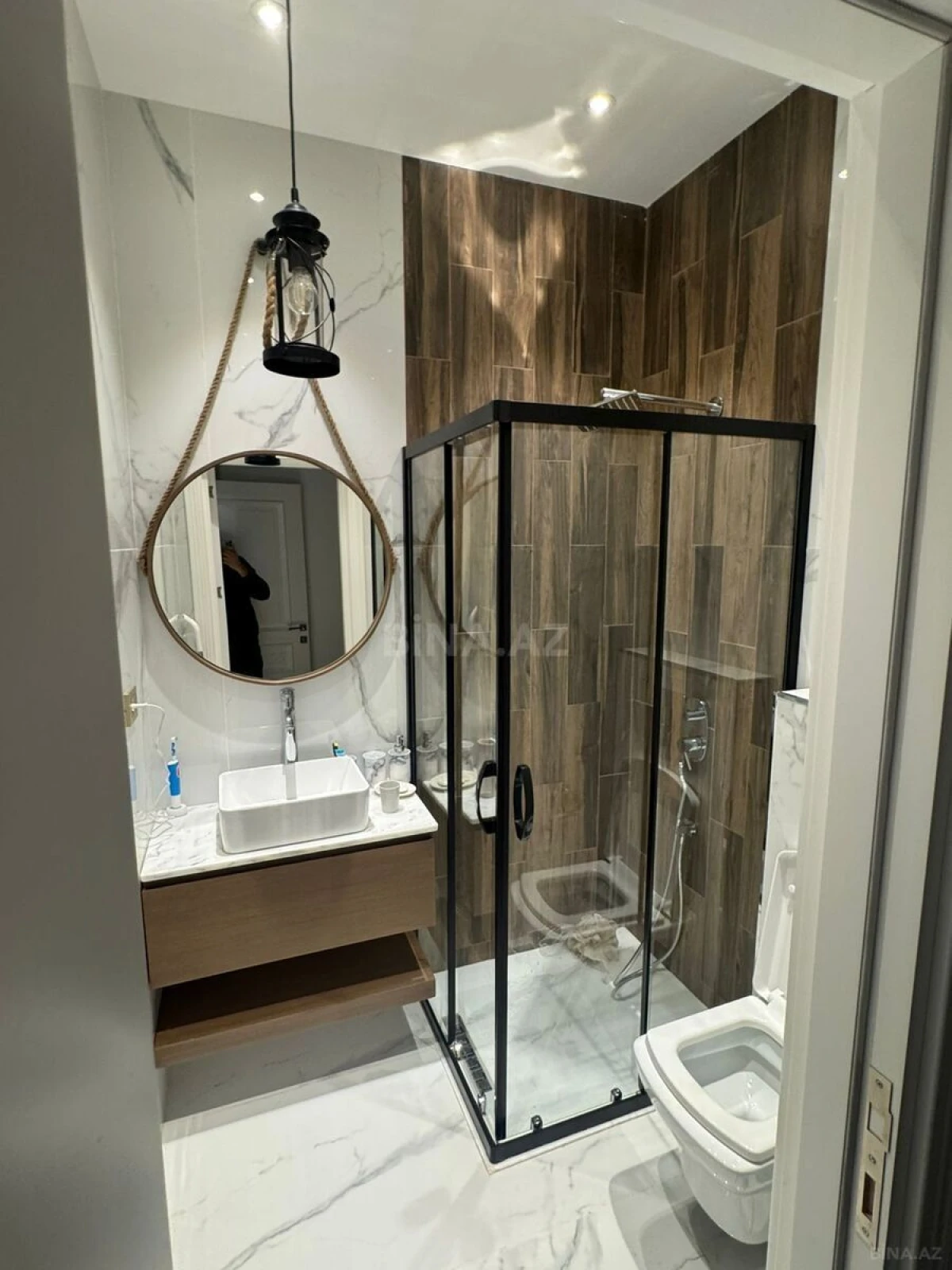 Satılır 4 otaqlı mənzil 255.5 m²