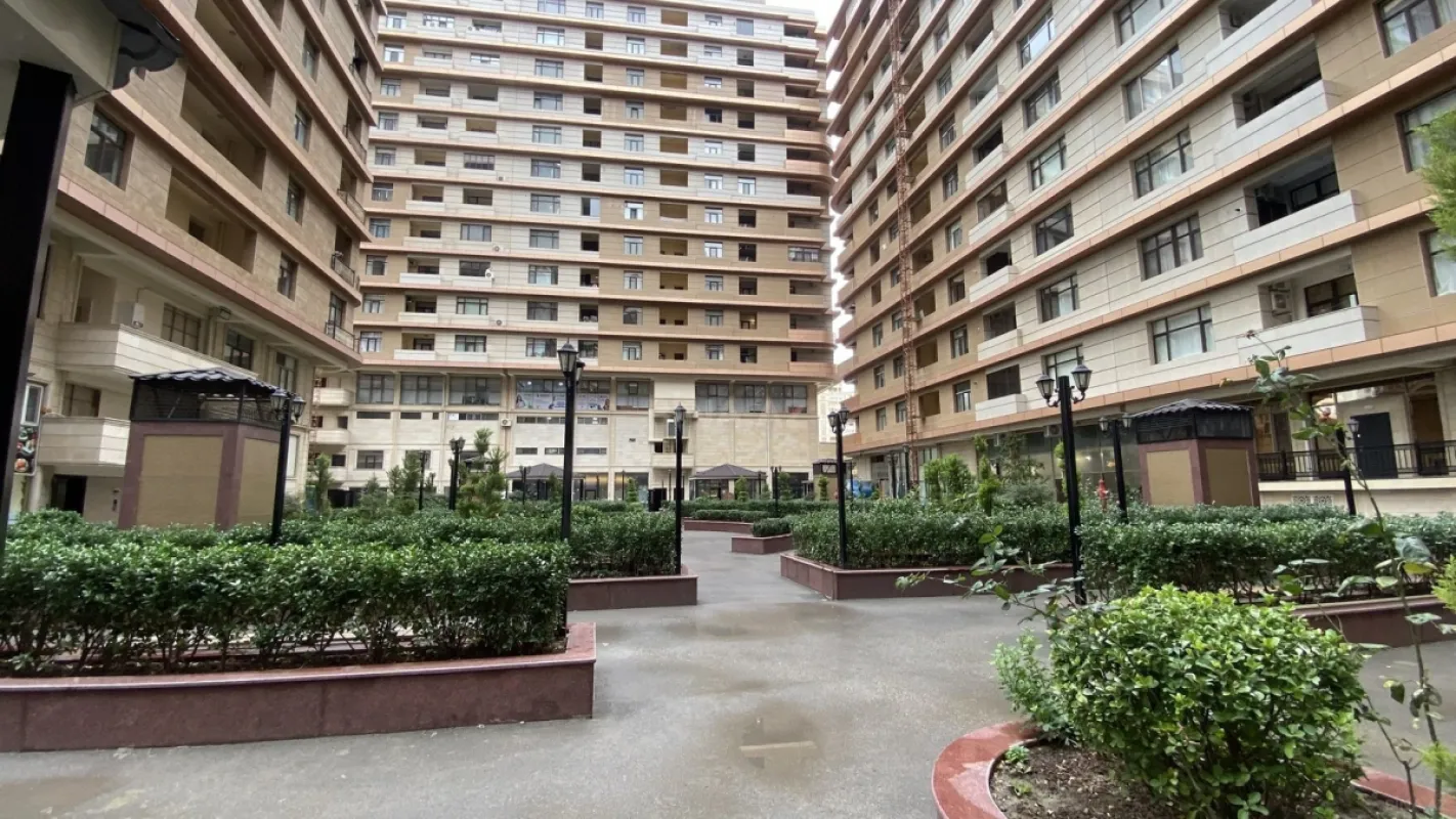 Satılır 4 otaqlı mənzil 255.5 m²