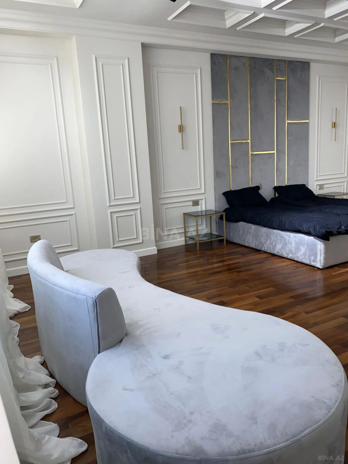 Satılır 4 otaqlı mənzil 255.5 m²