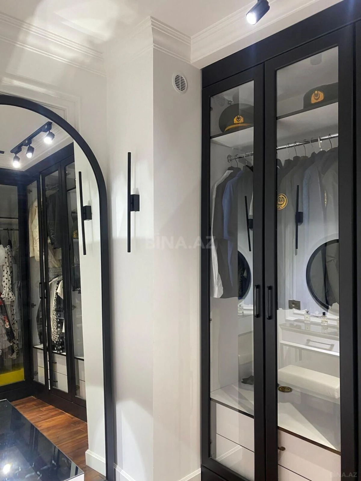 Satılır 4 otaqlı mənzil 255.5 m²