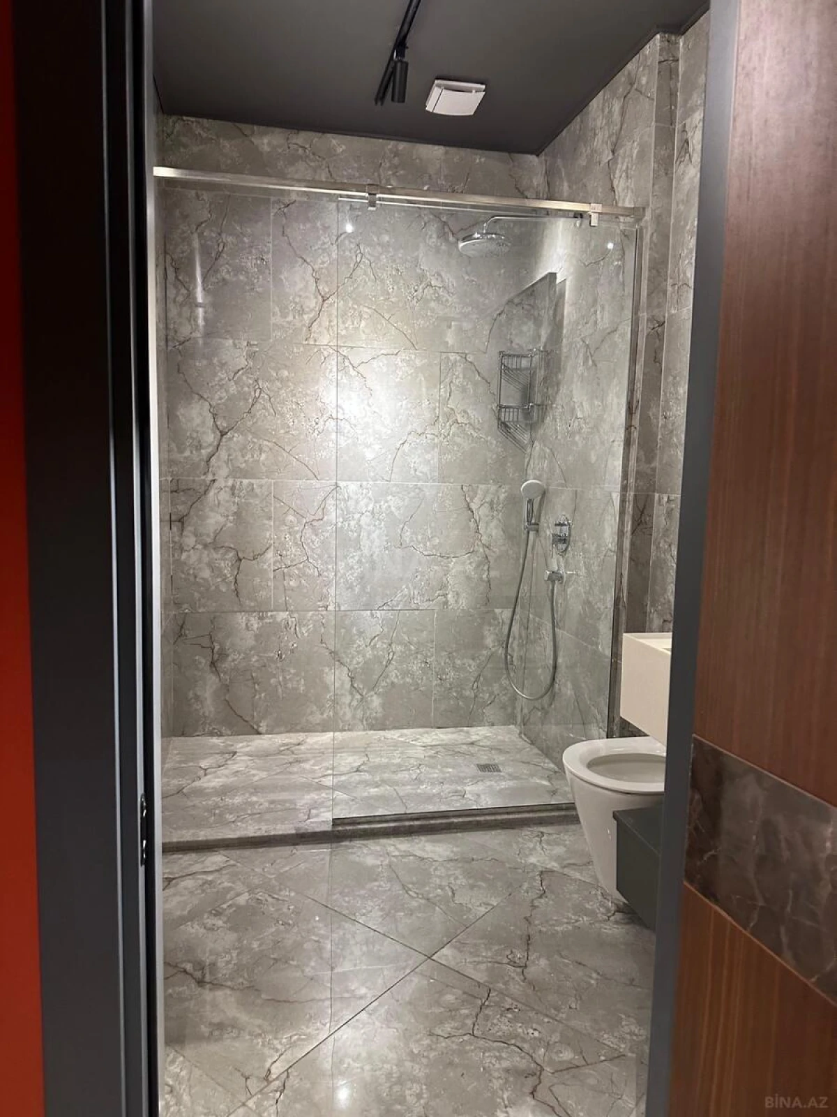 Kirayə verilir 4 otaqlı həyət evi 250 m²