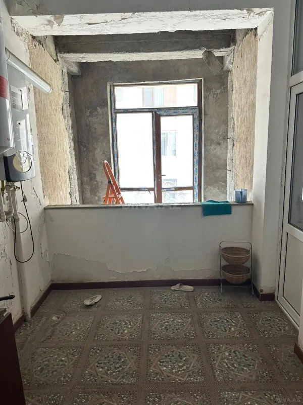 Satılır 4 otaqlı mənzil 130 m²