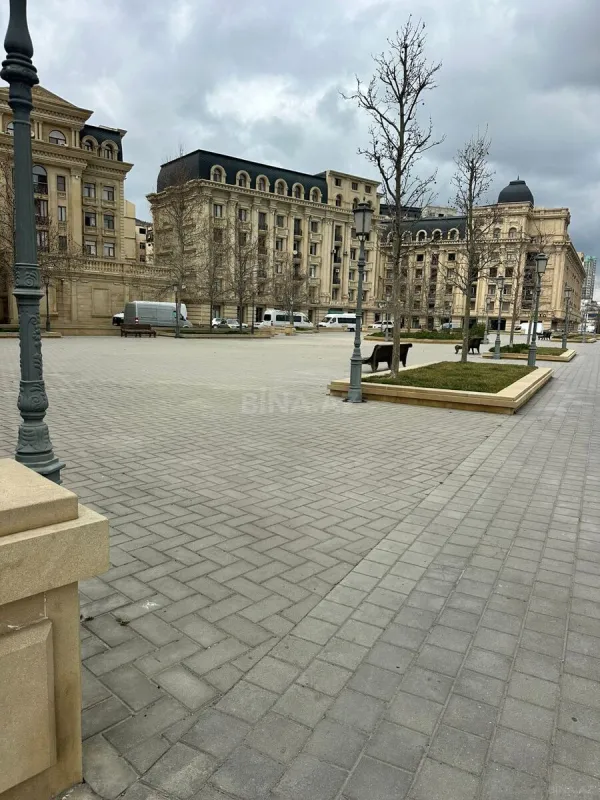 Satılır 4 otaqlı mənzil 130 m²