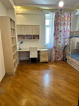 Satılır 4 otaqlı mənzil 130 m²