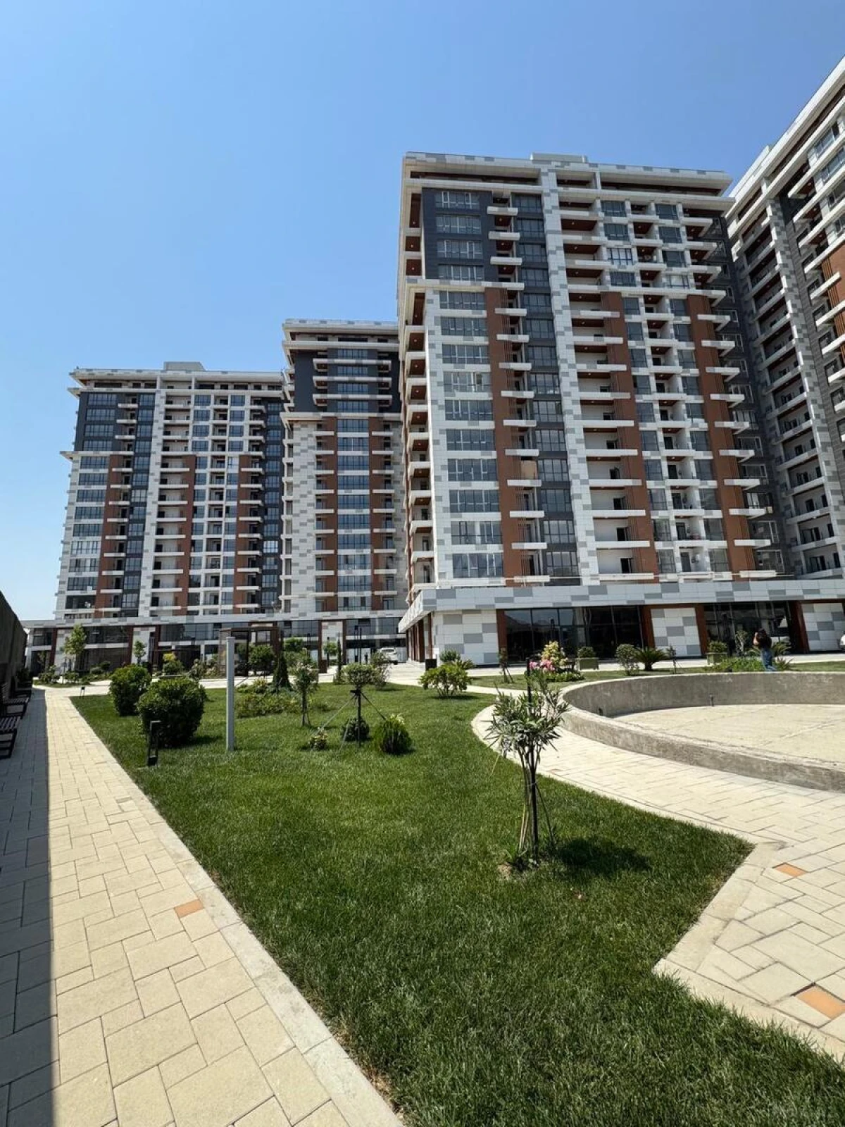 Satılır 2 otaqlı mənzil 97.4 m²