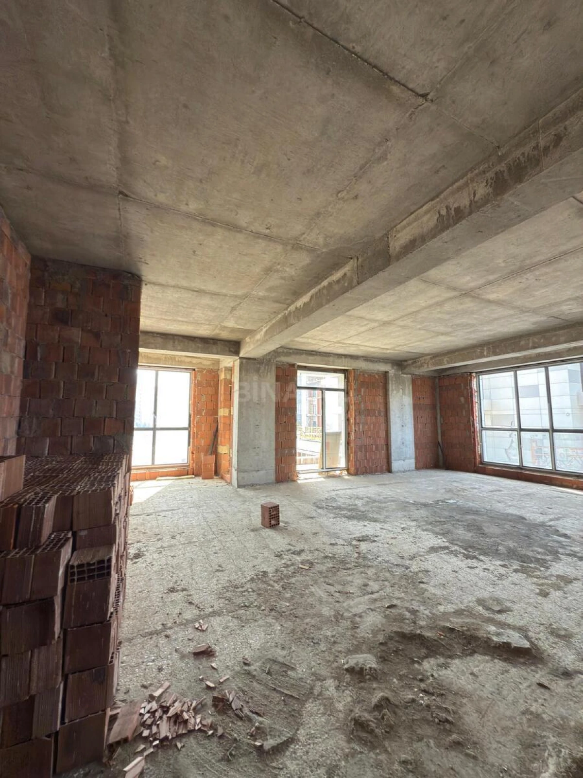 Satılır 2 otaqlı mənzil 97.4 m²