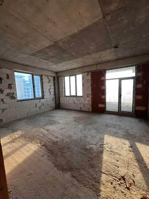 Satılır 3 otaqlı mənzil 118 m²