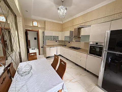 Kirayə verilir 3 otaqlı mənzil 140 m² — Bakı 3 otaq 140.00 m²