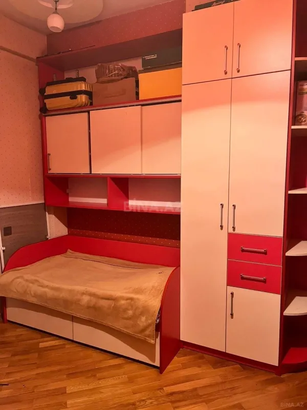 Satılır 3 otaqlı mənzil 107 m²