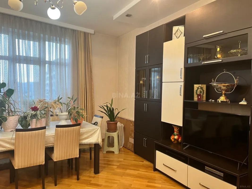 Satılır 3 otaqlı mənzil 107 m²